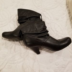 Bcbg black leather ankke boots booties